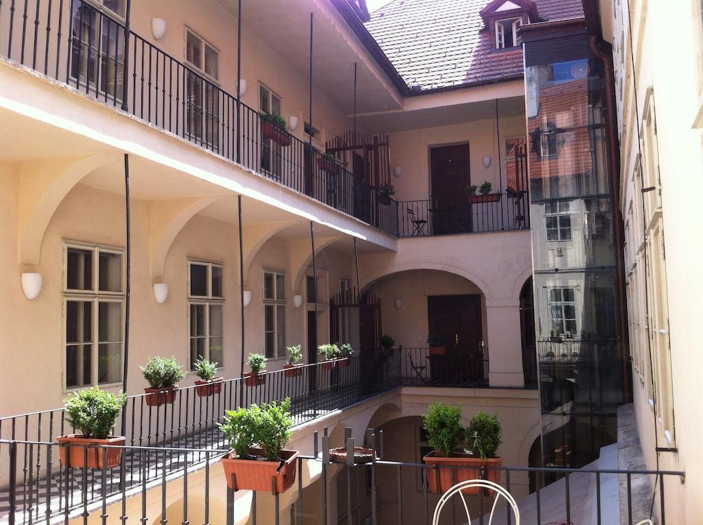 Little Town Budget Hotel - Prague — Photos 2
